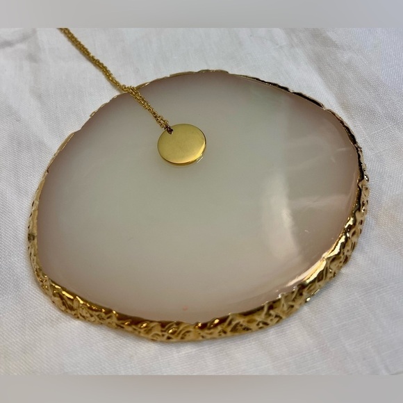 Dainty Gold stainless steel engraved Flower on‎ delicate Chain necklace - Picture 7 of 13